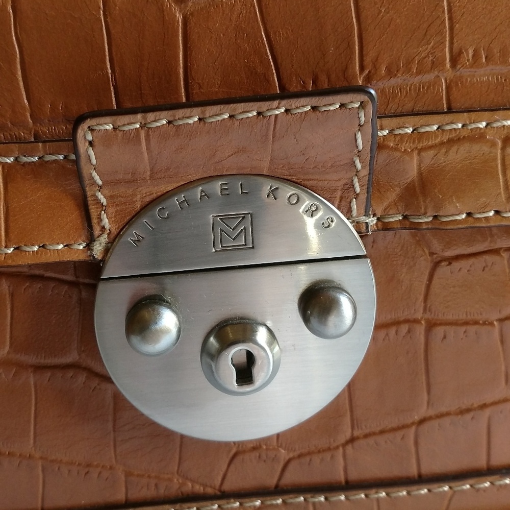 Michael Kors Peninsula ll Flap Shoulder Bag - Picture 6 of 12